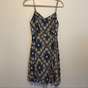 White and black geometric patterned dress